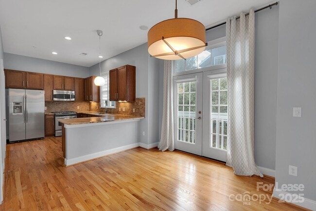 Building Photo - 336 Magnolia Ave