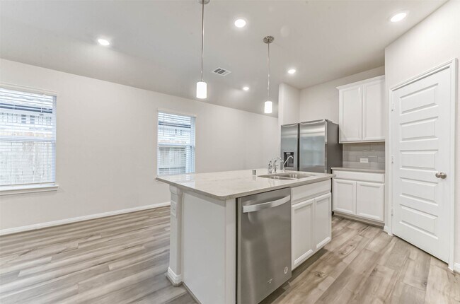 Building Photo - 17590 Rosette Grass Dr