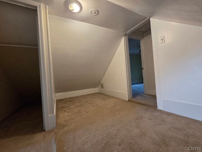 Building Photo - 337 Marlborough Rd
