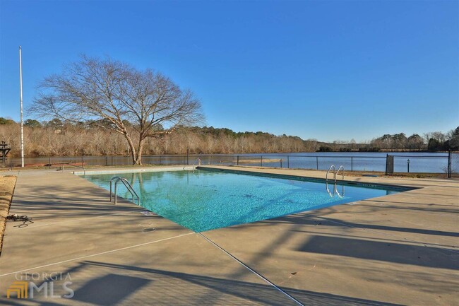 Building Photo - 13 Northlake Dr