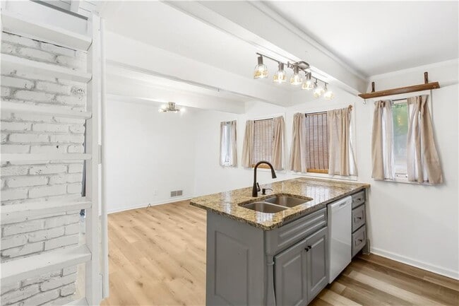 Building Photo - 264 Jones Dr