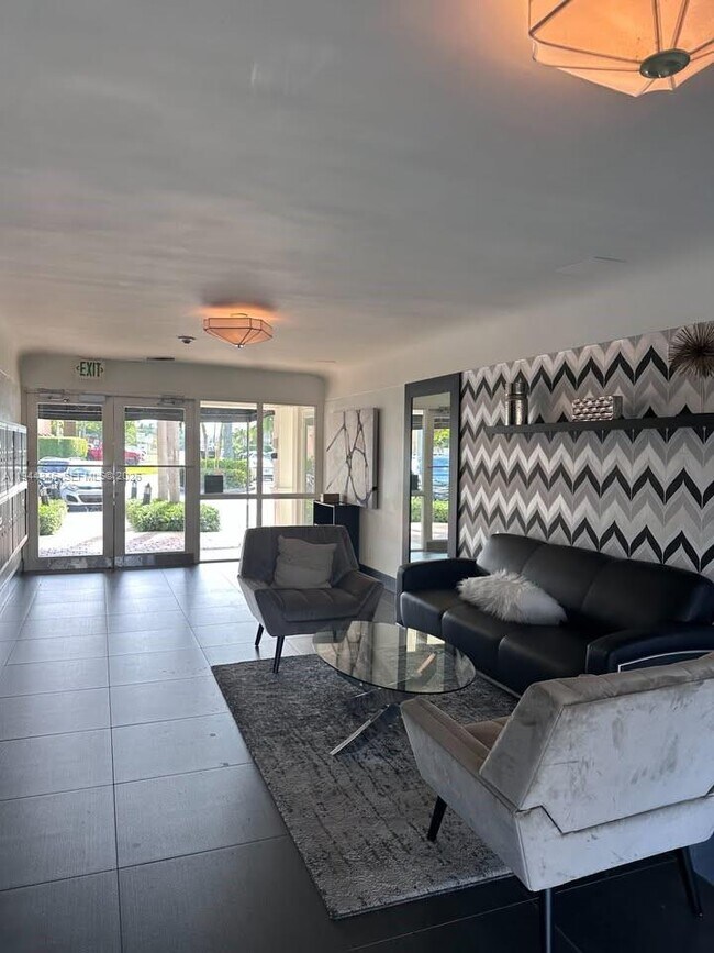 Building Photo - 2895 NE 32nd St