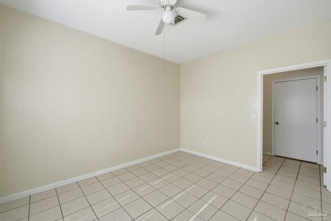 Building Photo - 5641 Hibiscus Rd