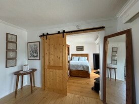 Building Photo - 2109 Pine Tree Dr