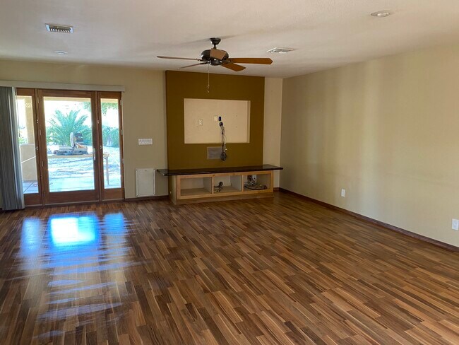 Building Photo - 7940 E Constant Pl