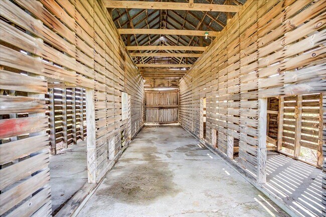 Building Photo - 34 N Union Rd
