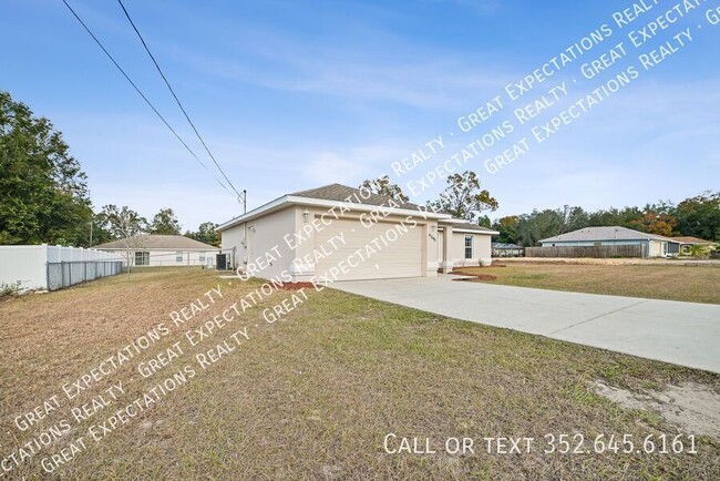 Building Photo - Fenced & Tiled 3/2/2 Summerfield Home For ...