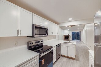 Building Photo - Beautiful 2Bed/1.75Bath in an Exclusive Community in the heart of Kirkland!