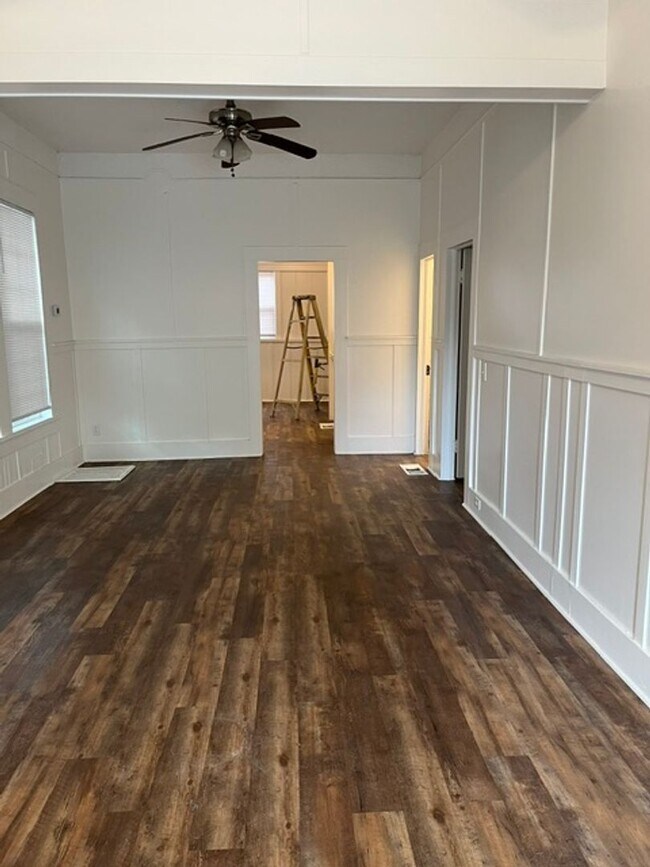 Building Photo - ZPINE1066