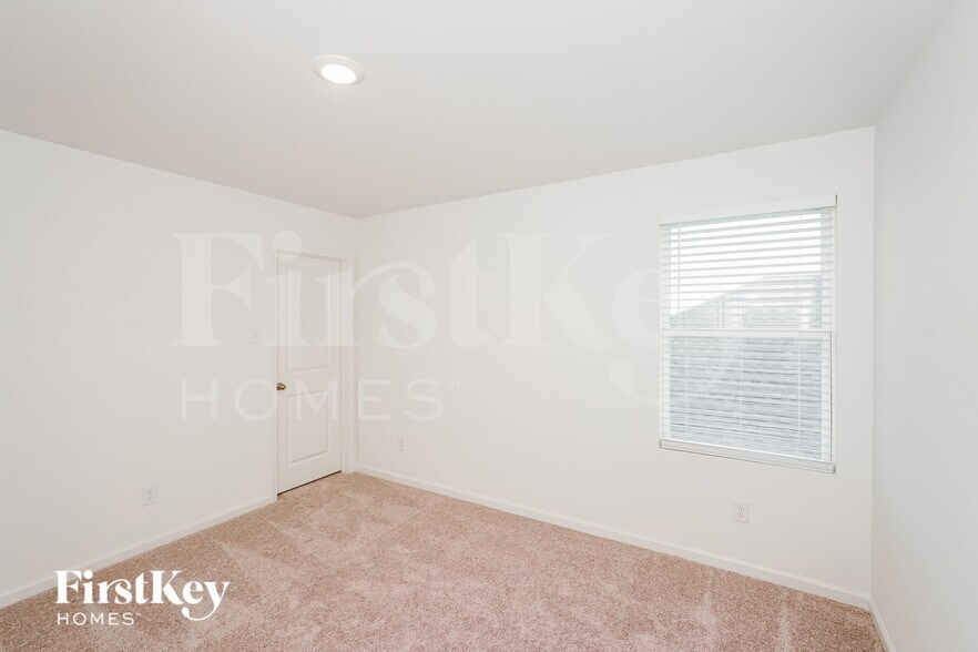 Building Photo - 1804 Sandlin Dr