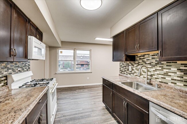 Building Photo - 142 Beverly Hill Terrace