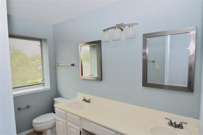 Building Photo - 8014 Cahill Dr