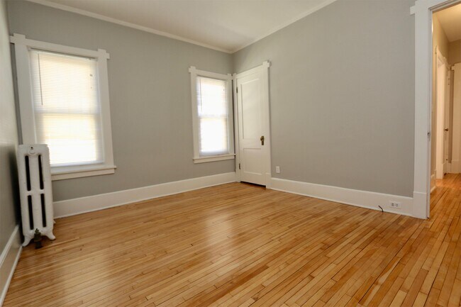 Building Photo - 2223 Harriet Ave