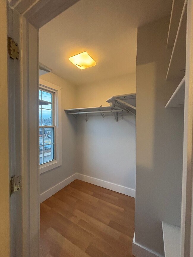 Building Photo - 318 Front St