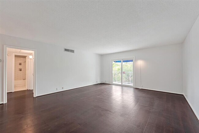 Building Photo - 2601 Bellefontaine St