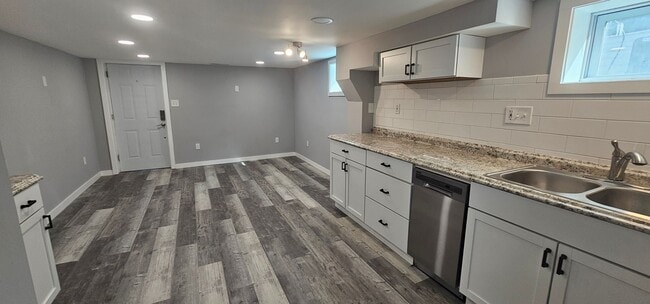 Building Photo - 1 Bed 1 Bath Multiplex home