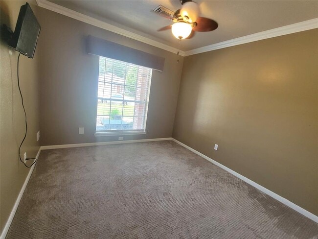 Building Photo - 16115 Lakestone Dr