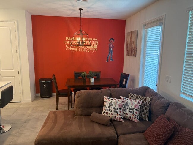 Building Photo - 1553 Discovery St