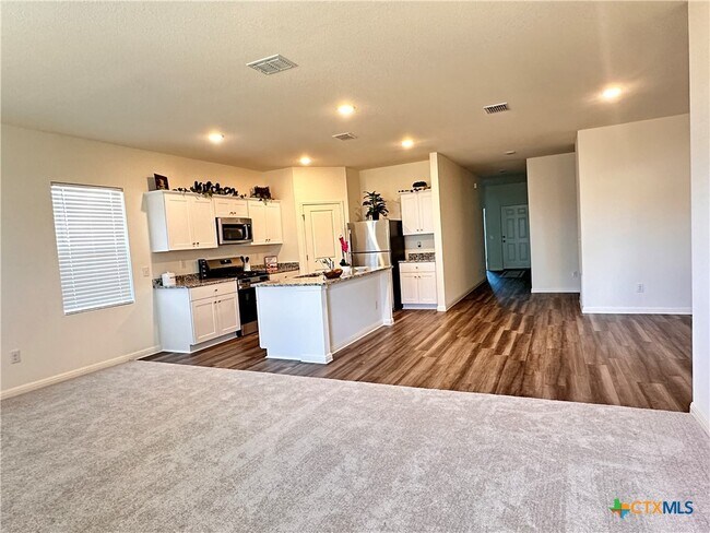 Building Photo - 124 Parrigin Cv