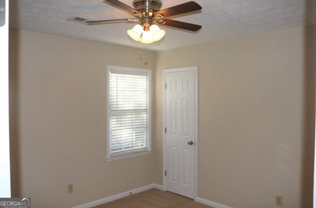 Building Photo - 102 Sauterne Way