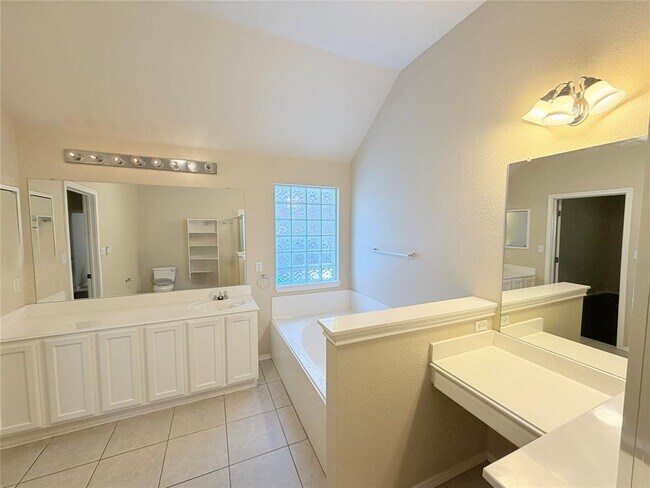 Building Photo - 4415 Hunters Lodge Dr