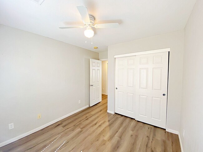 Building Photo - 4 BEDROOM + DEN 3 BATH HOME IN NORTHWEST