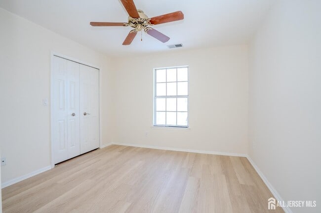 Building Photo - 32 Tanglewood Ct