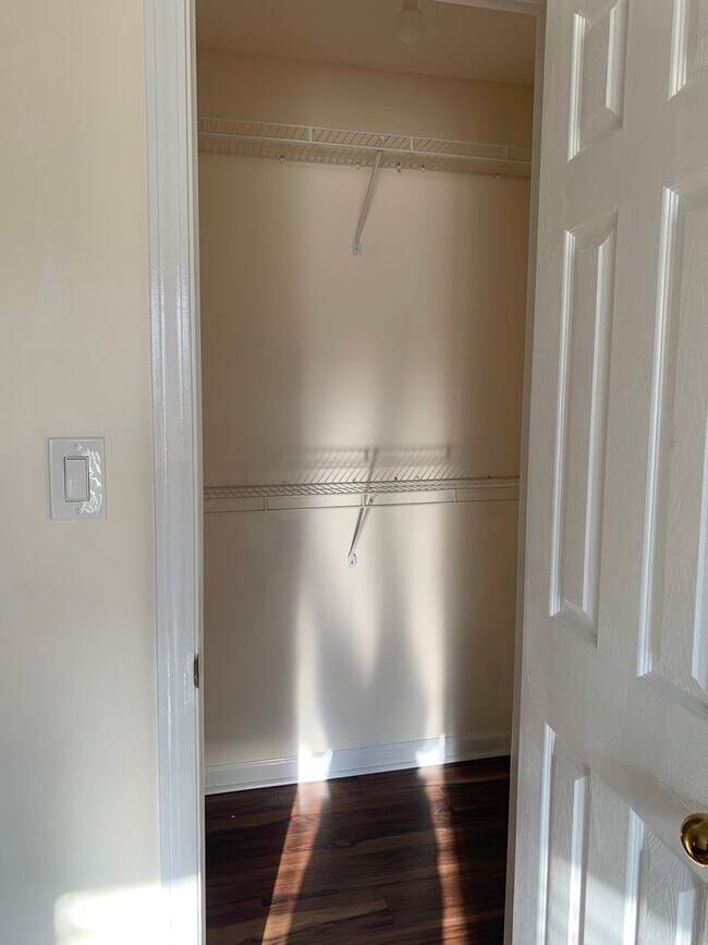 Building Photo - Charming 4BR House in Hampton