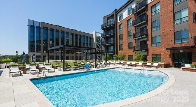 Primary Photo - 1711 Commonwealth Ave