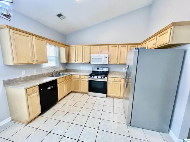 Building Photo - 5241 Cottage Cir