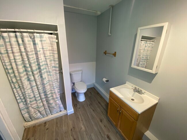 Building Photo - 215 Main St