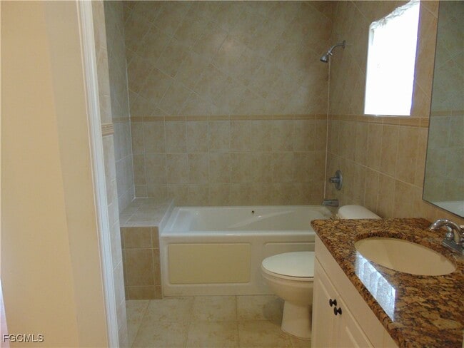 Building Photo - 713 Caloosa Estates Dr