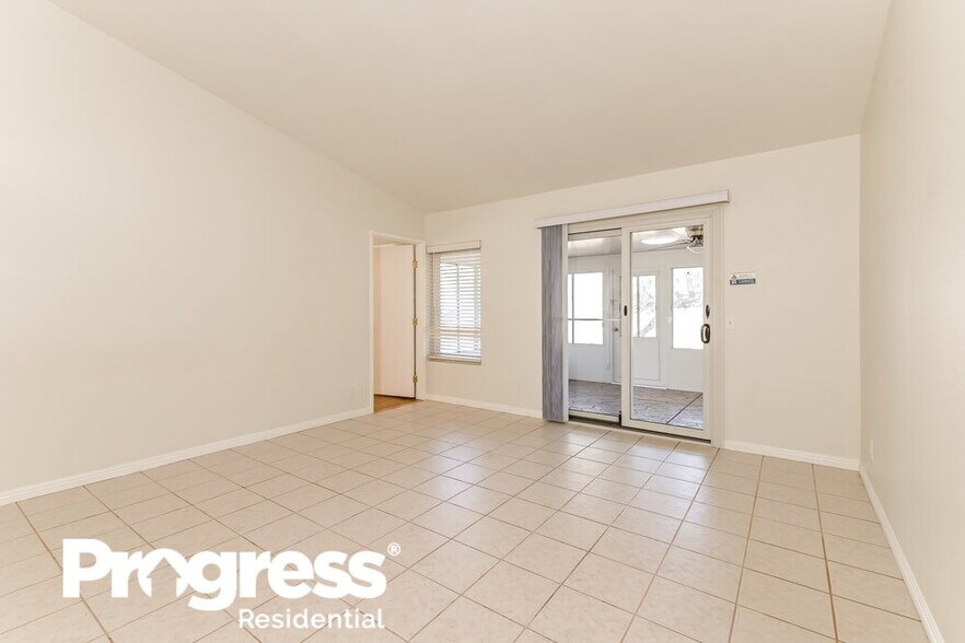 Building Photo - 851 Voyager St