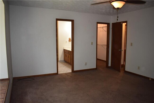Building Photo - 2811 Pine Cone Ln