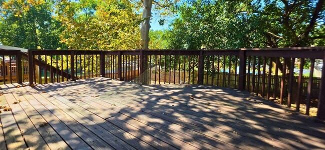 Building Photo - 13944 S Raintree Dr