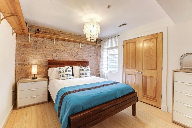 Building Photo - Updated  and Open Plan One Bed/One Bath 16...