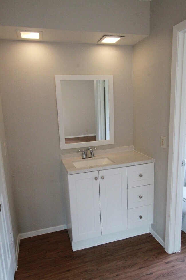 Building Photo - East Austin 4BR Gem on Cul-de-Sac w/ Spacious Lot & Updates