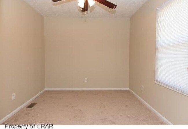 Building Photo - 422 Kirkcaldy Ct