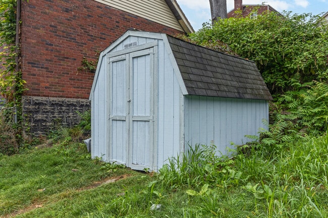 Building Photo - 392 Calderwood Ave