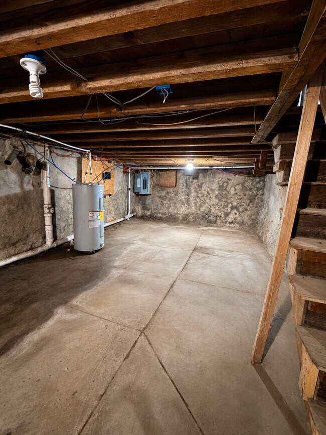 Building Photo - 5915 Irving St