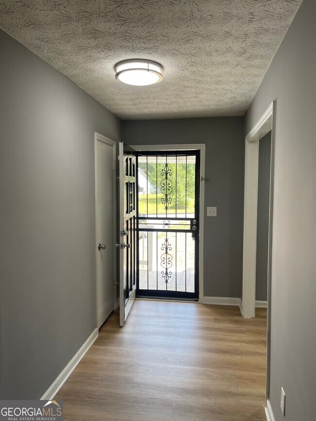 Building Photo - 235 Deerfield Dr