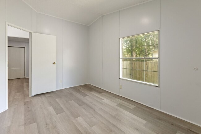 Building Photo - 16474 N Emerson Cir