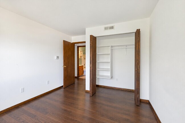 Building Photo - 10345 Whitnall Edge Dr