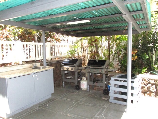 Building Photo - 1556 Piikoi St