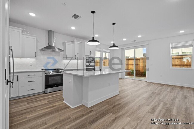 Building Photo - 365 Gold Coast Rd