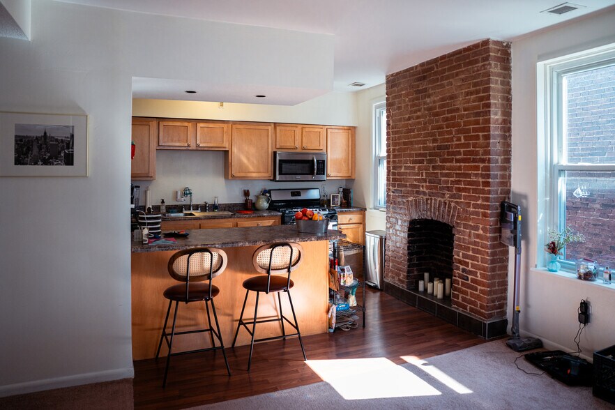 Building Photo - 625 S Negley Ave