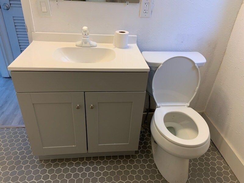 Building Photo - 1664 Drew St