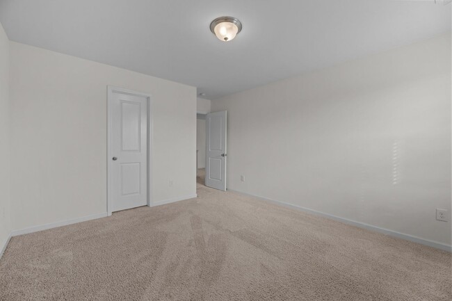 Building Photo - Lake View Four Bedroom 2.5 Bath Home