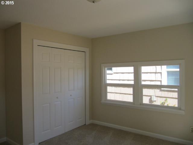 Building Photo - 350 N Maple St