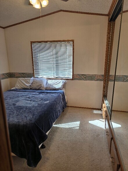 Building Photo - 4909 W Front Ave